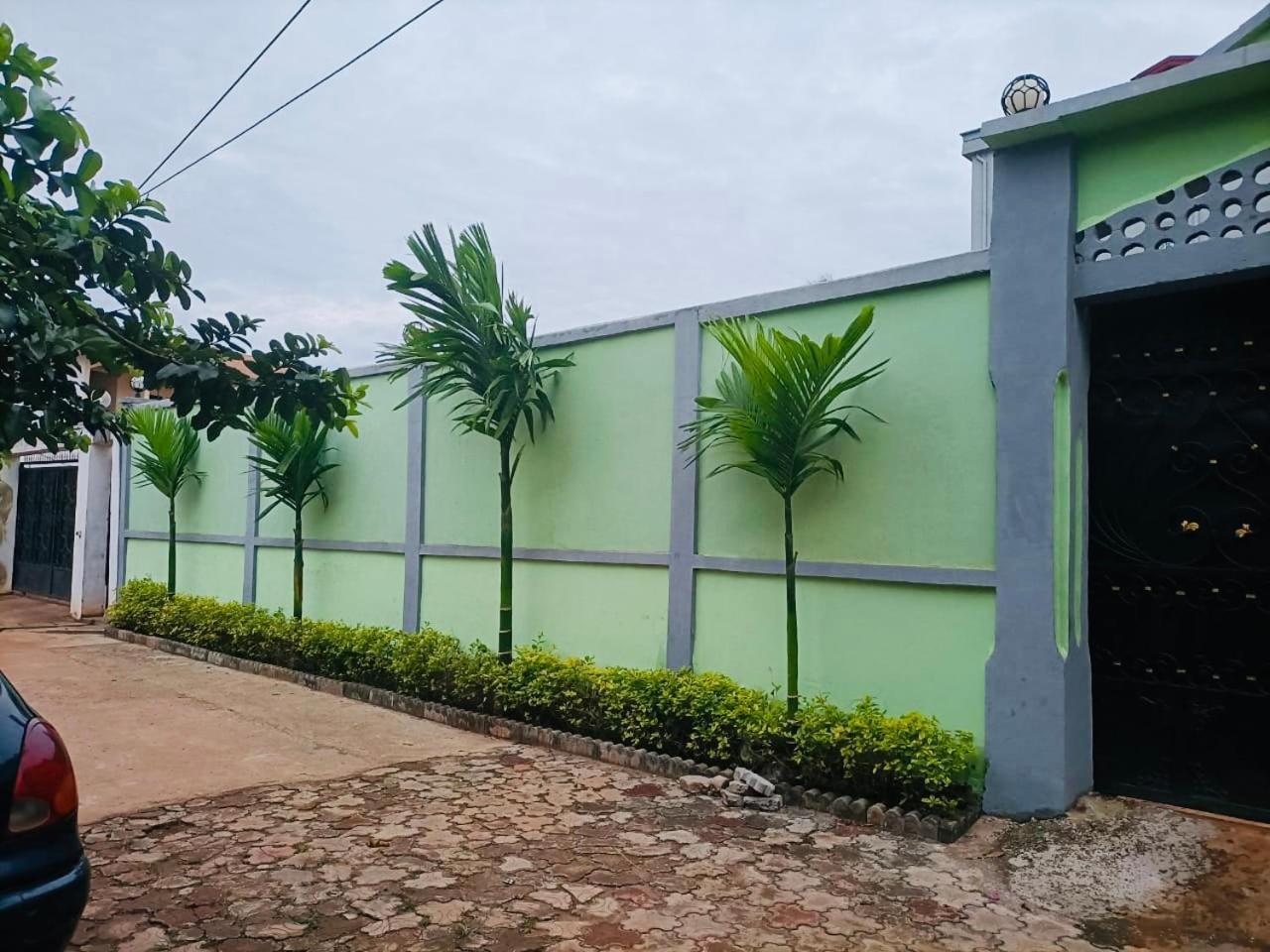 Residence Ambassa Etienne & Therese Yaoundé Exterior photo
