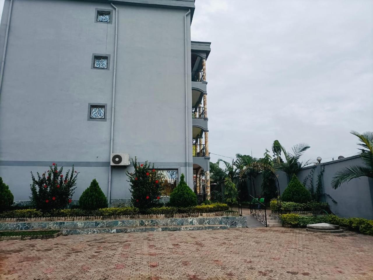 Residence Ambassa Etienne & Therese Yaoundé Exterior photo