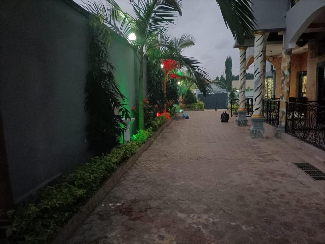 Residence Ambassa Etienne & Therese Yaoundé Exterior photo