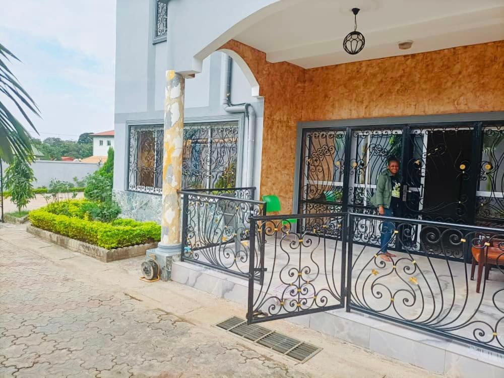 Residence Ambassa Etienne & Therese Yaoundé Exterior photo