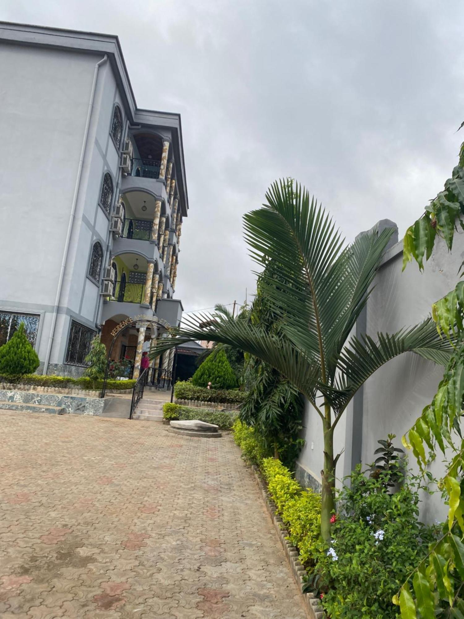 Residence Ambassa Etienne & Therese Yaoundé Exterior photo