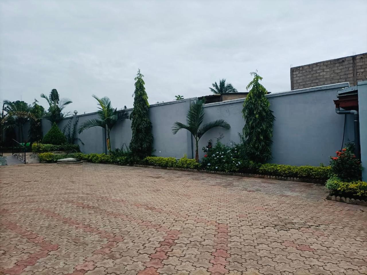 Residence Ambassa Etienne & Therese Yaoundé Exterior photo