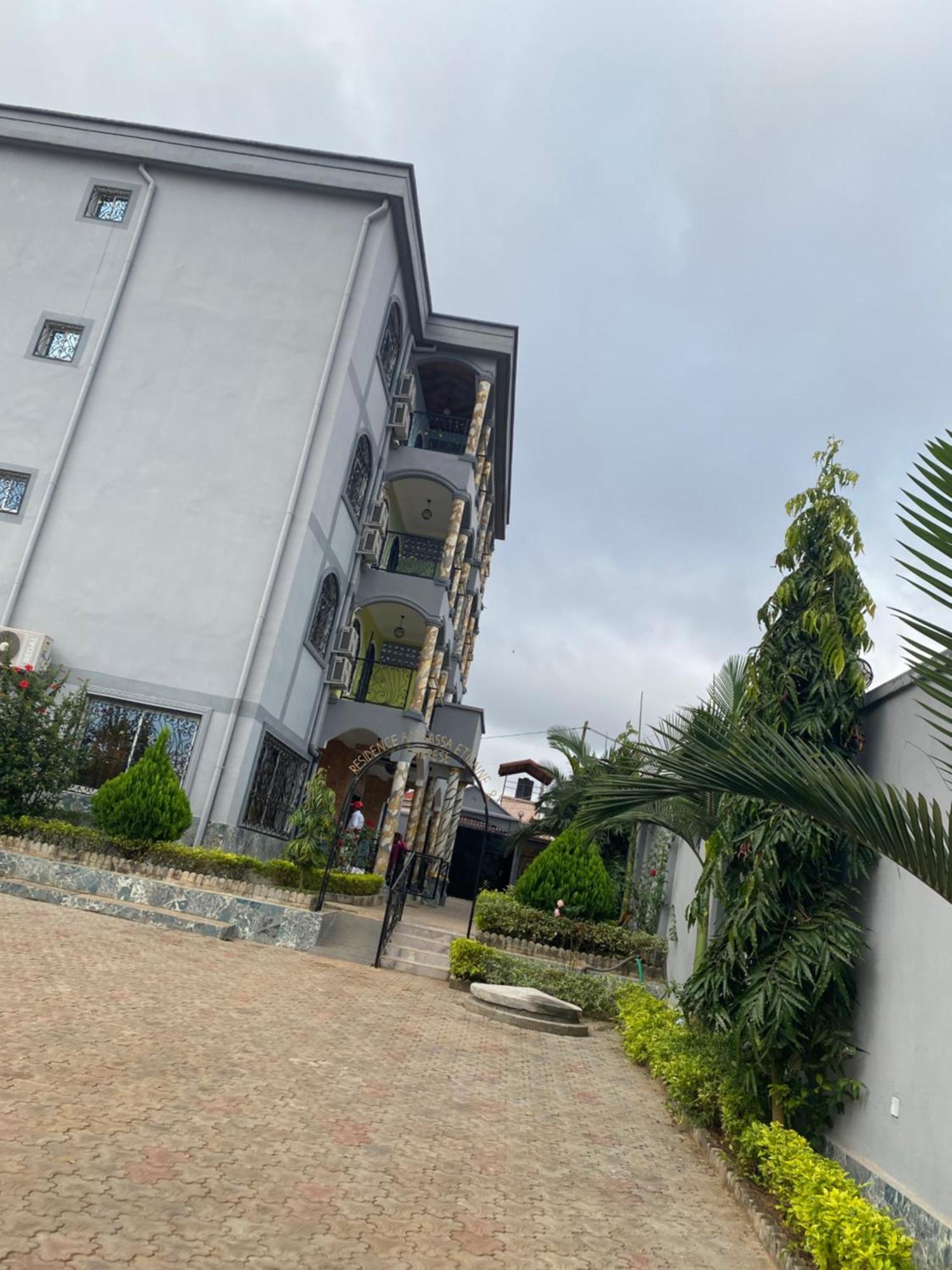 Residence Ambassa Etienne & Therese Yaoundé Exterior photo